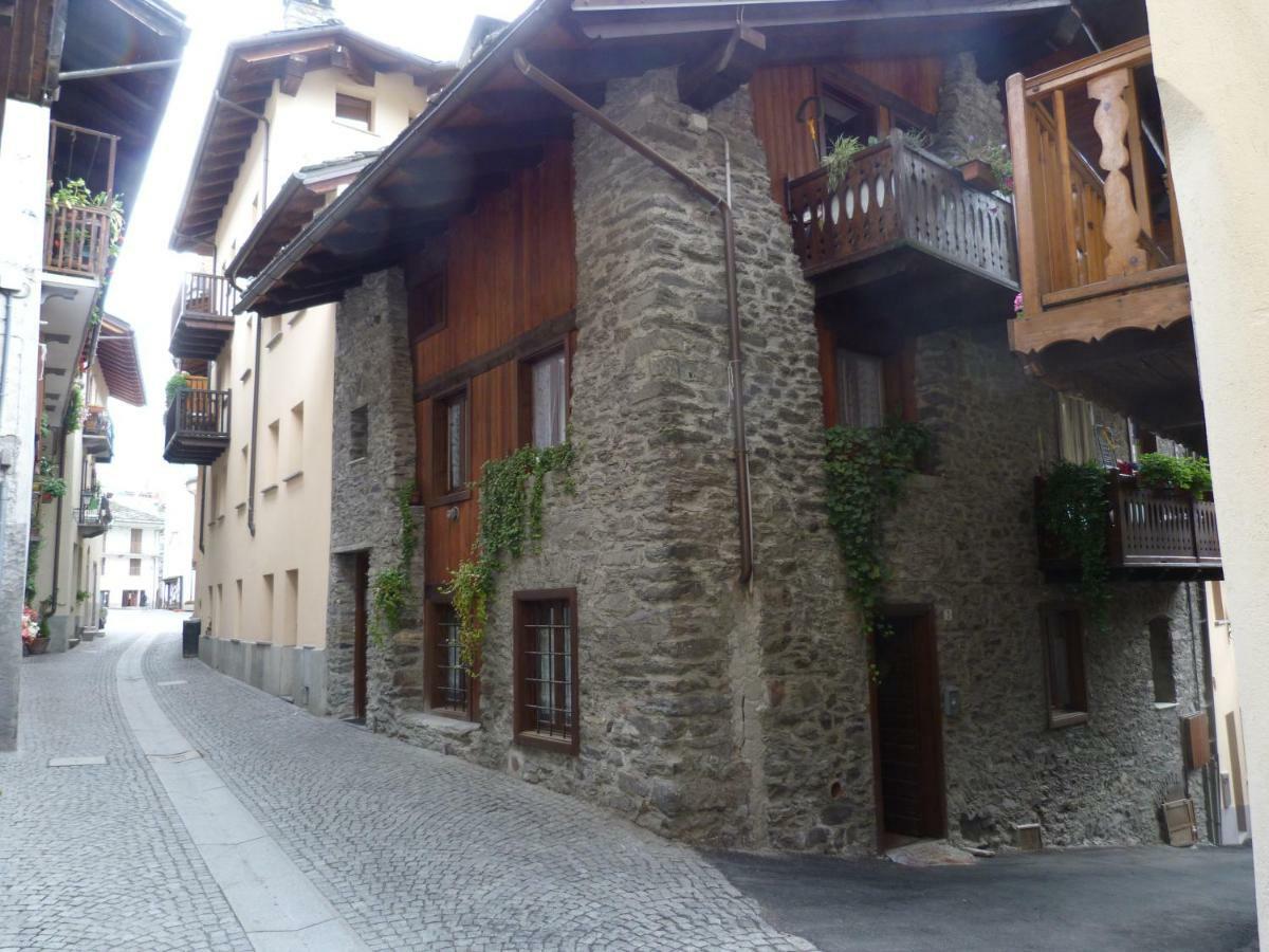 Casa Vacanza In Centro A La Salle Exterior photo